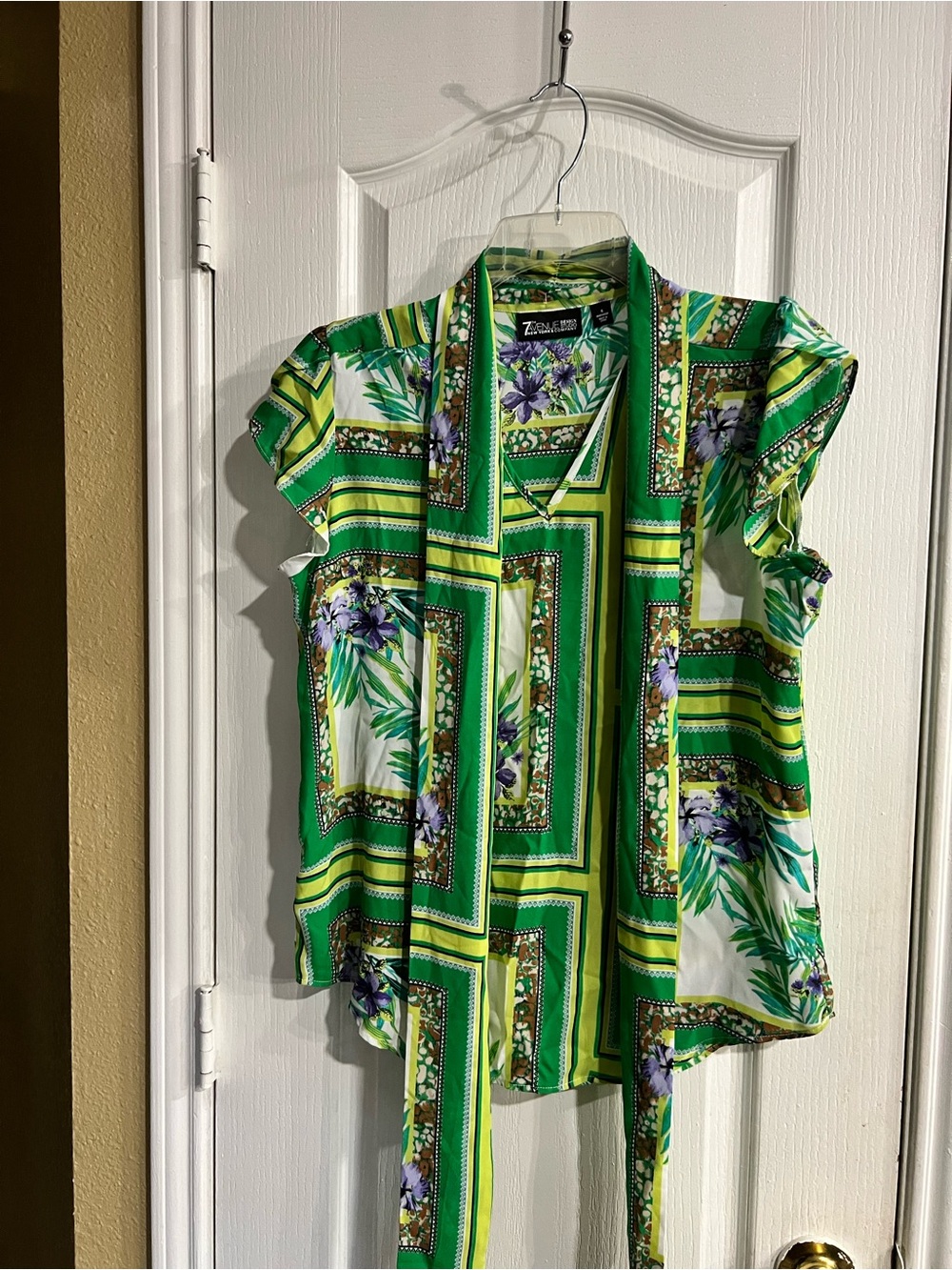 7th Avenue Design Studio Green Floral Tie-Front Blouse